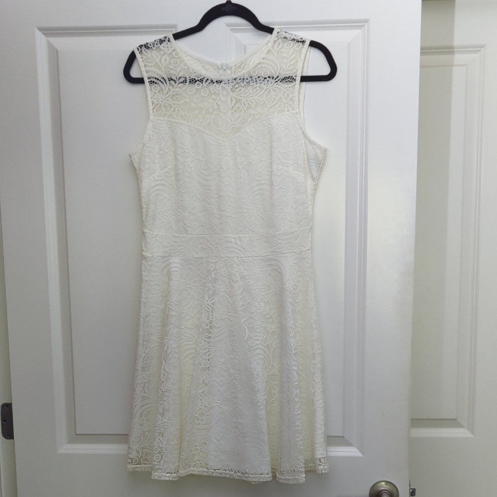 Elegant White Lace Dress